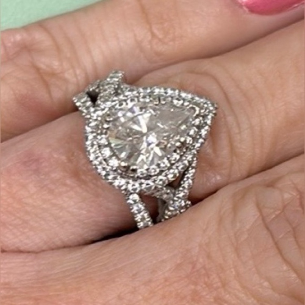Elegant white gold pear shaped set 2 carat diamond with 1 carat double halos